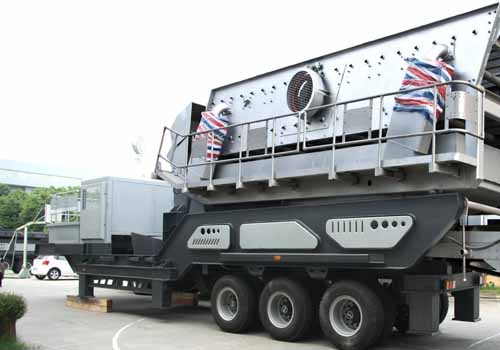 Mobile construction waste crushing equipment
